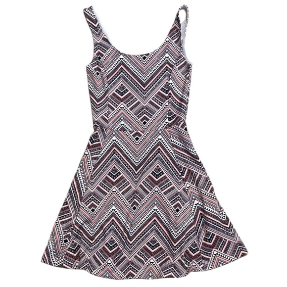 H&M Divided Chevron Skater Dress Pink Black Geometric Size 2 - Picture 1 of 11